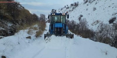İran sınırında kar temizleme çalışması