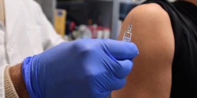 BAE: 'Çin'in Sinopharm Covid-19 aşısı yüzde 86 etkili'