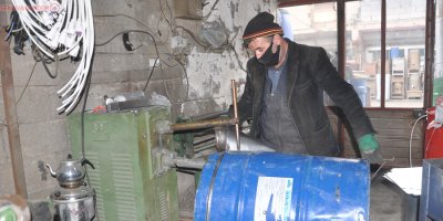 Yüksekovalı sobacılar zamana direniyor