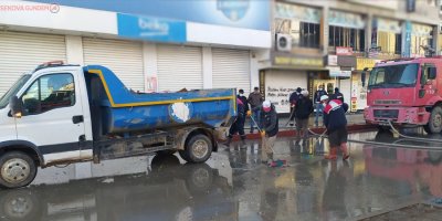 Yüksekova’da yollar tazyikli suyla yıkandı