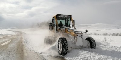 Van'da kardan dolayı kapanan yollar açılıyor