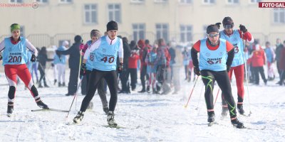 Yüksekova'da kayaklı koşu yarışması yapıldı