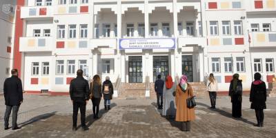 Yüksekova’da bayrak töreni