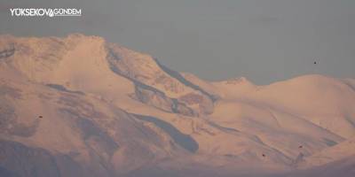 Yüksekova’nın Cilo Dağları beyaza büründü