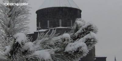Kars eksi 18'i gördü, ağaçlar kırağı tuttu