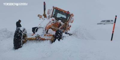 Kar temizliği yapan iş makinesinin üzerine çığ düştü