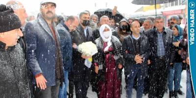 Abdullah Zeydan’a Yüksekova’da coşkulu karşılama