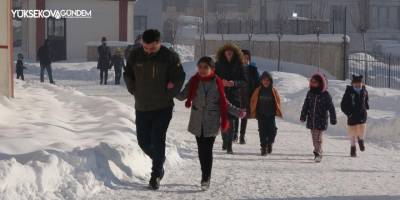Yüksekovalı Öğrenciler karnelerini aldı