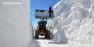 Yüksekova’da 9 metrelik kar tünelleri şaşırtıyor