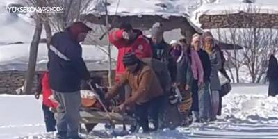 Yolu kapanan mezradaki hasta için ambulans helikopter havalandı