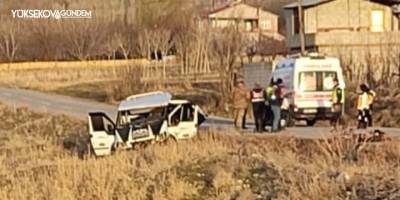 Bitlis'te göçmenleri taşıyan minibüs takla attı: 4 ölü, 25 yaralı