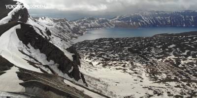 Nemrut Krater Gölü'nde iki mevsim bir arada