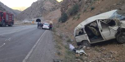 Kontrolden çıkan minibüs takla attı: 2 ölü, 8 yaralı