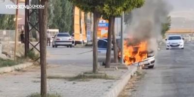 Van'da seyir halindeki otomobil alev alev yandı