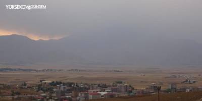 Yüksekova’da dağlar toz bulutunda kayboldu
