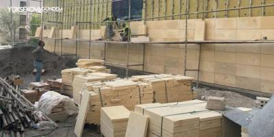 Hakkari'de begonit taşlı yol yapım çalışması