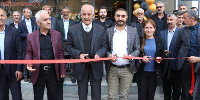 Yüksekova'da ''Foto Doğan'' İsimli iş Yeri Açıldı