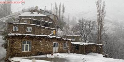 Bahçesaray’ın yüksek kesimlerinde kar yağışı