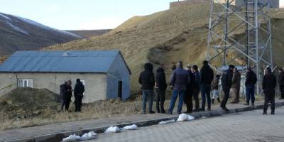 Yüksekova'da biri doktor 3 kişi silahla vurulmuş halde bulundu