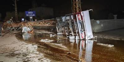 Kontrolden çıkan kamyonet elektrik direğine çarptı: 1 yaralı