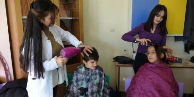 Yüksekovalı Kadın Kuaförler Öğrencileri Okullarında Traş Etti