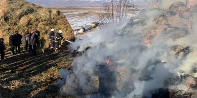 Yüksekova'da Meydana Gelen Yangın'da 4 Bin Bağ Ot yandı