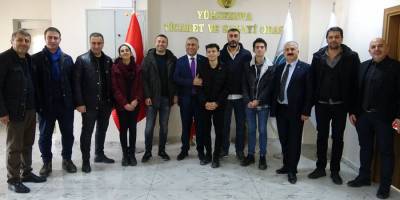 Yüksekovalı İş Adamları Bilgi Yarışmasında Türkiye İkincisi olan öğrencileri ödüllendirdiler