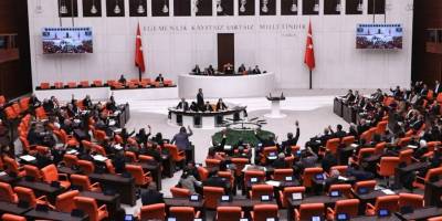 Sözleşmeli personele kadro teklifi Meclis'ten geçti