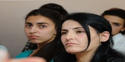 Ana-kız aynı sınıfta okuyor