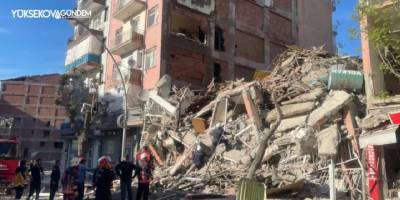 Malatya'da hasarlı 6 katlı bina çöktü