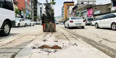 Vatandaşlar bitmek bilmeyen yol, kaldırım ve refüj çalışmalarına tepki gösterdi