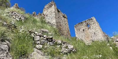 Çukurca'da 400 yıllık tarihi kale evler restore edilmeyi bekliyor