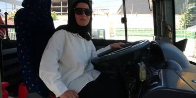 Yüksekova'nın ilk defa bir kadın yolcu taşımacığında otobüs şoförü oldu