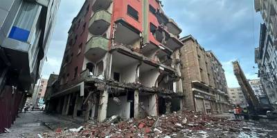 Yüksekova'da Eski Yapılar Yıkılıyor