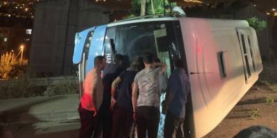 Hakkari’de Kontrolden çıkan halk otobüsü kaza yaptı