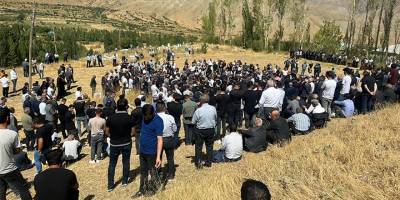 Yüksekova'daki kazada hayatını kaybeden anne ve oğlu defnedildi