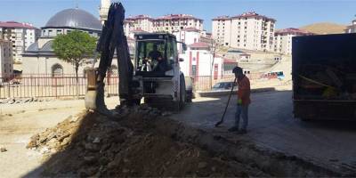 Yüksekova'da TOKİ konutlarına doğal gaz bağlantıları yapılıyor