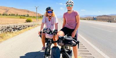 Bisikletle dünya turuna çıkan İsviçreli çift Yüksekova’da