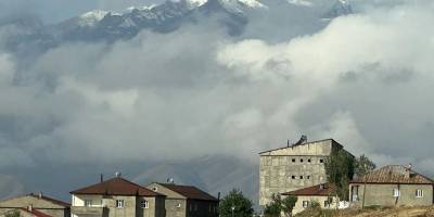 Yüksekova’nın yüksek kesimleri beyaza büründü