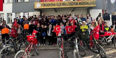 Yüksekova'da Cumhuriyetin 100. yılında bisiklet turu etkinliği