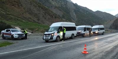 Hakkari ve ilçelerinde 13 okul servisi trafikten men edildi