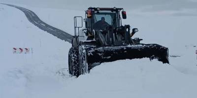 Hakkari'de 6 köy ve 12 mezra yolu ulaşıma kapandı