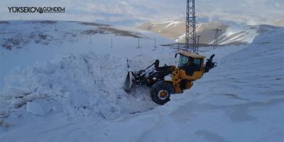 Hakkari'de kar nedeniyle 263 yerleşim yerinin yolu kapandı