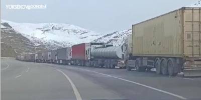 Türkiye-İran sınırında 10 kilometrelik tır kuyruğu