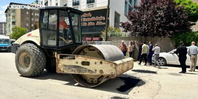 Yüksekova Belediyesi bozulan yollarda yama çalışması yürüttü