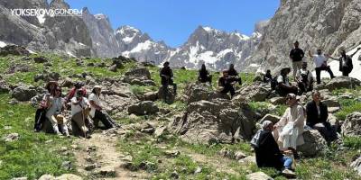 20 bin yıllık buzullarda saatlerce yürüdüler