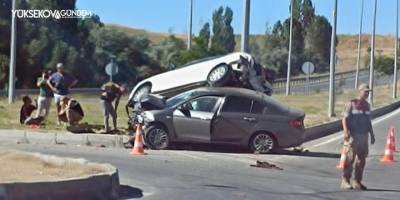 Van’da çarpışan araçlar üst üste çıktı: 1 yaralı