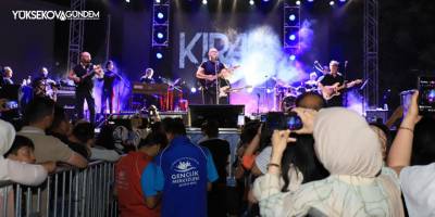Çukurca'da Kıraç konserine yoğun ilgi