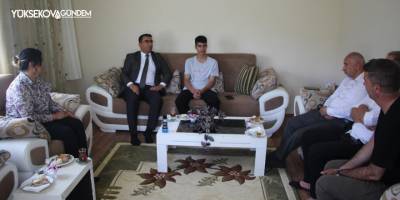 Yüksekova’da LGS birincisi öğrenciye tebrik ziyareti yapıldı