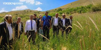 Vali Çelik sorunları vatandaşların sorunlarını dinliyor